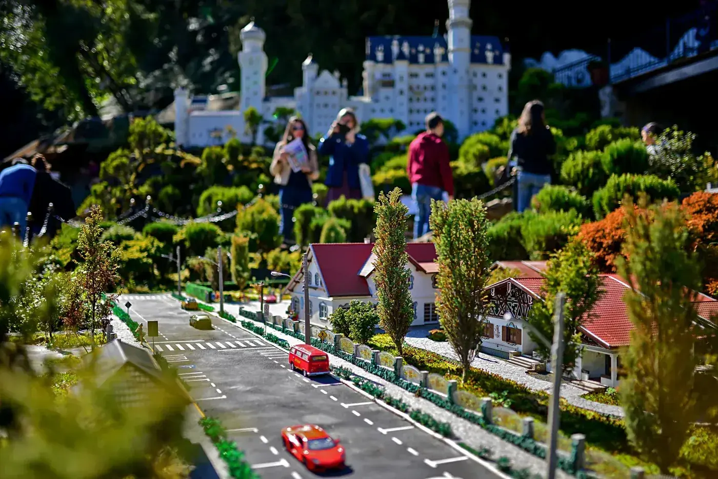 Miniaturas a escala en el parque Mini Mundo de Gramado, atracción favorita de los chicos.